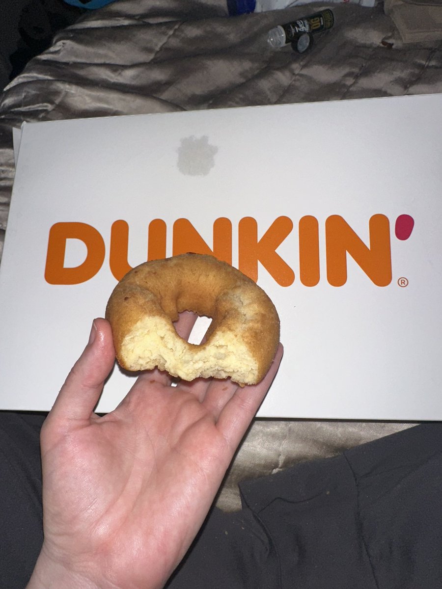 LindseyFA's tweet photo. Holy shit @dunkindonuts this is a sad no flavour or topping, falling apart, pathetic more-bagel-than-donut specimen. What is happening? Please do better https://t.co/y9tL19FPRN