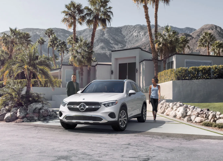 Come alive when you drive the Mercedes-Benz GLC350e.
#mercedesbenz #glc #luxurysuv