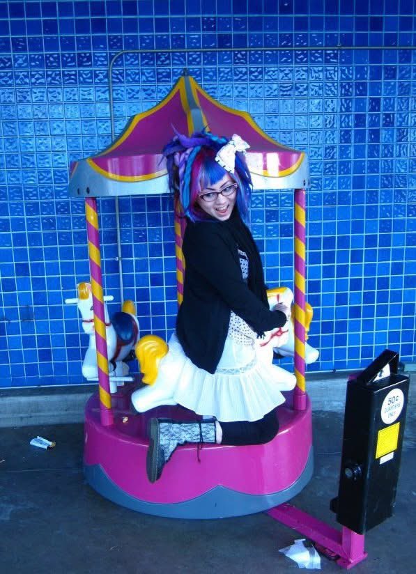 友達のケイティ(本名)が今日ガウガウさんに行っててつい「ワシのボス、そこで髪やってもらってんで！」と連絡してしまった。

世界は狭い。

ケイティ(+KAZUさん)にLA時代に散々髪の毛関連でお世話になった💇🏻‍♀️💕✨
ウールのドレッド、恋しいな🩵