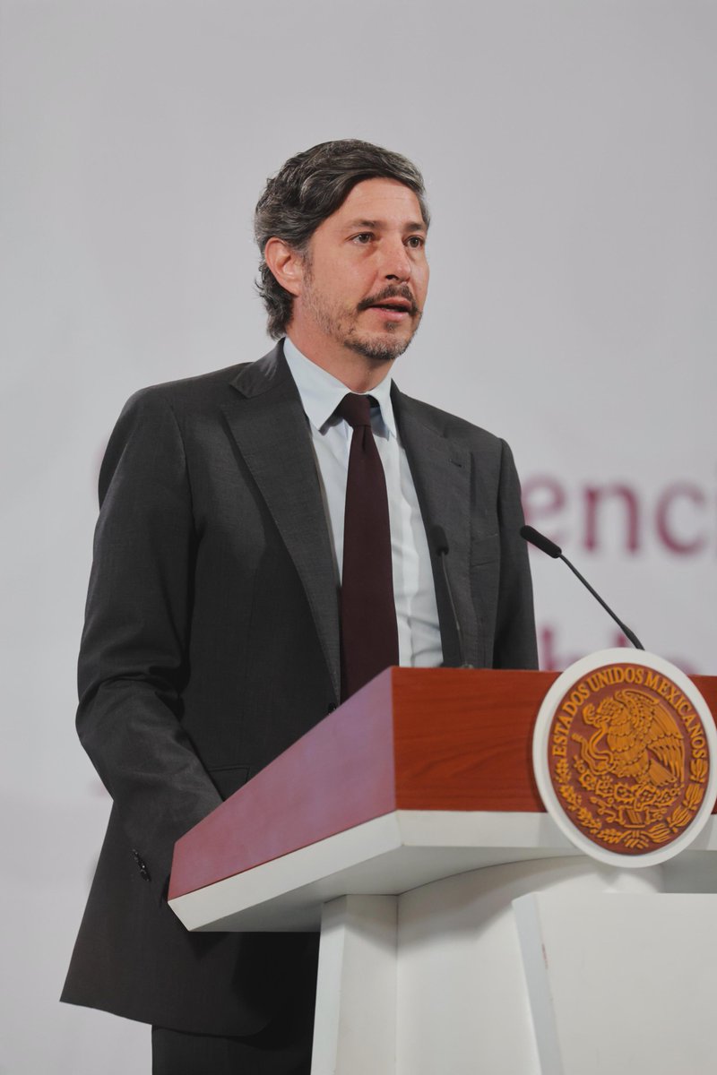 📸 En la #MañaneraDelPueblo de la presidenta Claudia Sheinbaum, el director general para América del Sur, Pablo Monroy (<a href="/pmonroyconesa/">pablo monroy conesa</a>), explicó en representación del canciller De la Fuente la posición de México, respecto a los casos de Betssy Chávez, y del expresidente Pedro