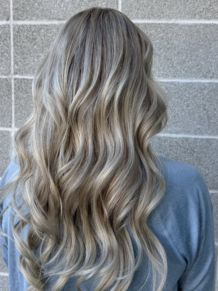 tribesalonreno's tweet photo. 22” of lush hair extensions! https://t.co/4i876gscML