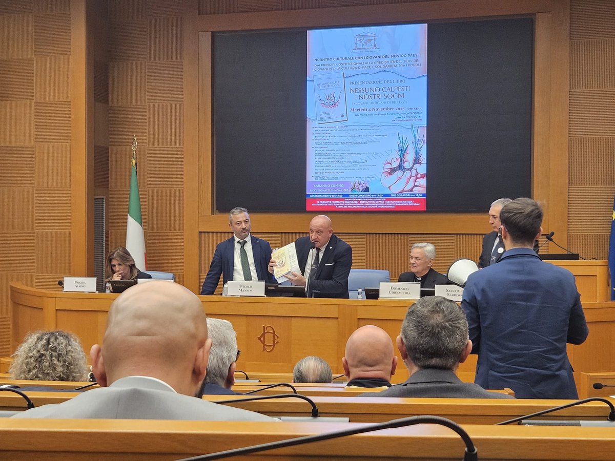 FilcaSicilia's tweet photo. Riceve il Premio Culturale “Un Cuore per Amico” la FilcaCisl Sicilia per l’impegno sociale svolto verso le diverse associazioni di volontariato di Palermo dall’Assessore di Palermo alla legalità Brigida Alaimo nella Sala dei Gruppi Parlamentari di Montecitorio #legalita=sicurezza https://t.co/E0QGEk9l89
