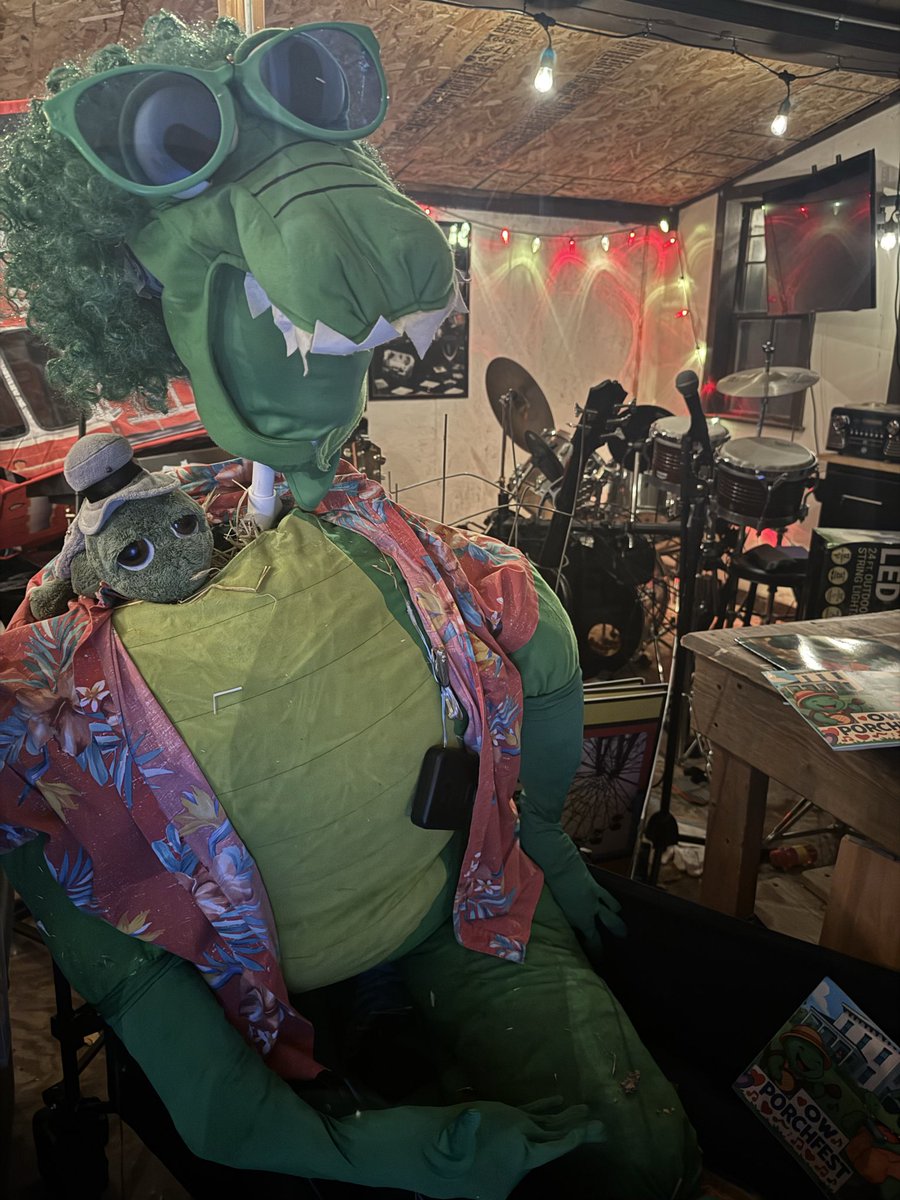 jammybrocodile's tweet photo. What an awesome season of #scarecrowsonmain Thanks everyone who stopped down to visit the @jammybrocodile scarecrow for stickers and high-fives—he’s back home in his natural habitat… the JamShed. So…. anyone have ideas for what to do with a life-size Brocodile? 
🎸🥦🐊#yearofthebrocodile #savethebrocodile #odub #oldwethersfield #scarecrow #Jammy #turtlejenkins #1stplace