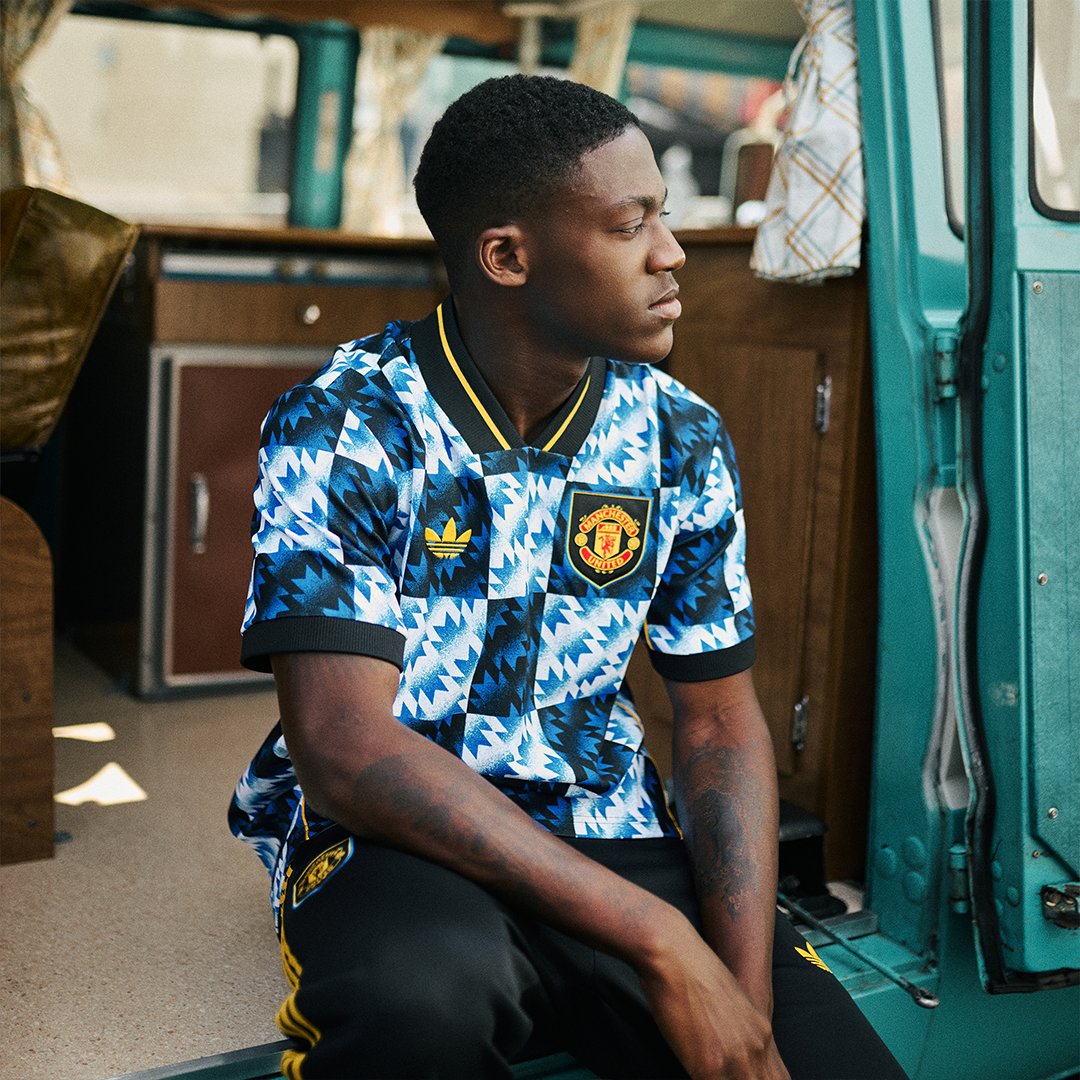 ManUtd's tweet photo. Introducing the new @adidasFootball x United LFSTLR collection 💙💛
