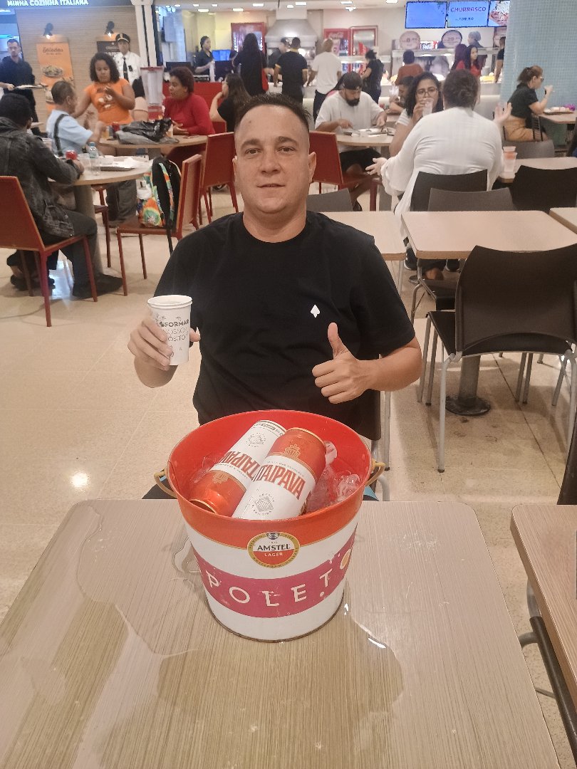 Ohhh povo feio do caralho pelo shopping mas o gelo não para🍺