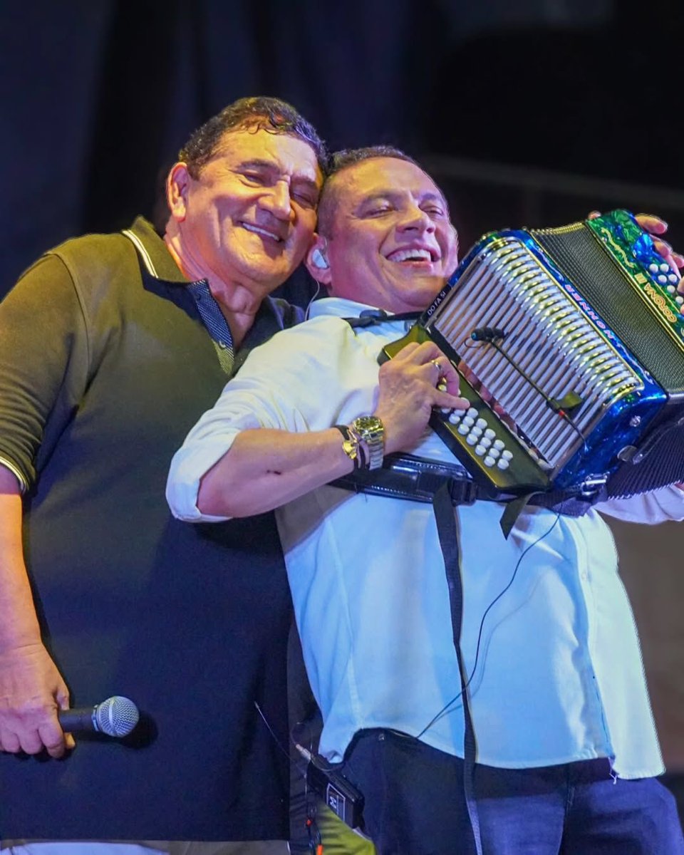 Con ese #vallenato auténtico que nunca destiñe, <a href="/PonchoZuleta/">Poncho Zuleta Diaz</a> y El <a href="/CochaMolina7/">Gonzalo Arturo Molin</a> se lucieron en sus #conciertos del fin de semana en Barranquilla y El Bagre (Antioquia). intervallenato.com/inicio/poncho-…