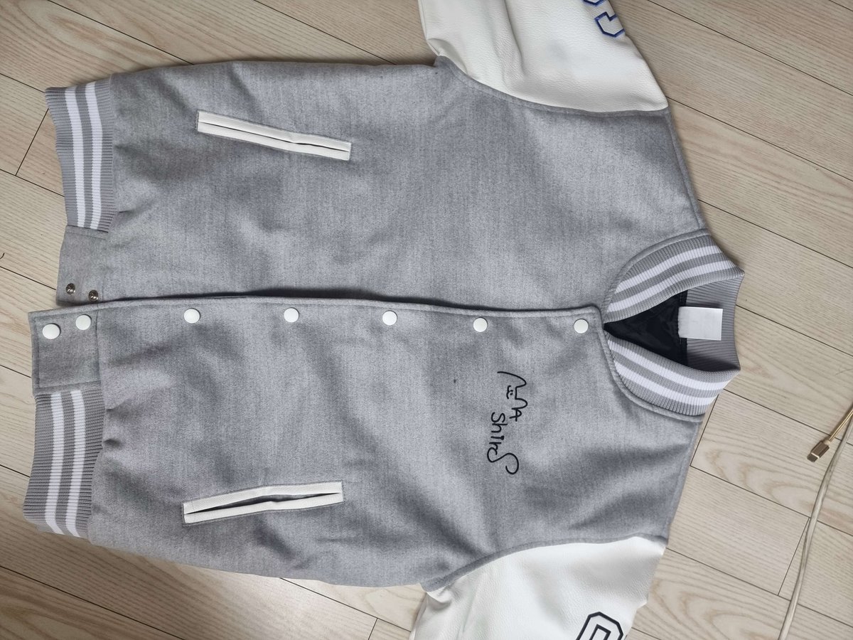 chuck060212's tweet image. 겨울기념 팀알파 헤더가 쏜다!!!
16일까지 이 글을 리트윗 하고 좋아요를 눌러주시는 분들중 한분을 뽑아 지난번에 만든 바시티를 나눔해 드립니다.
12서코때나 택배로 받으실 수 있습니다.
그리고 100팔 기념 나눔물품은 봄빛데이트 메탈벳지 입니다.
벳지는 팔로워 전체중에서 한분 뽑습니다.