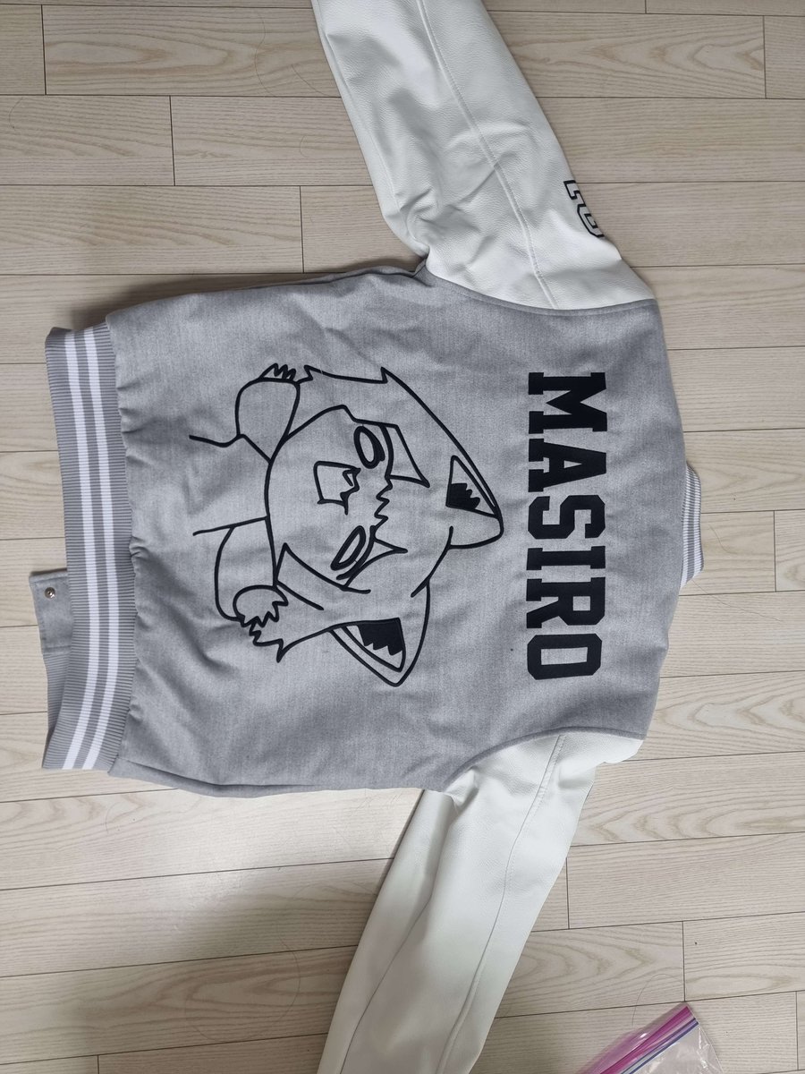 chuck060212's tweet image. 겨울기념 팀알파 헤더가 쏜다!!!
16일까지 이 글을 리트윗 하고 좋아요를 눌러주시는 분들중 한분을 뽑아 지난번에 만든 바시티를 나눔해 드립니다.
12서코때나 택배로 받으실 수 있습니다.
그리고 100팔 기념 나눔물품은 봄빛데이트 메탈벳지 입니다.
벳지는 팔로워 전체중에서 한분 뽑습니다.