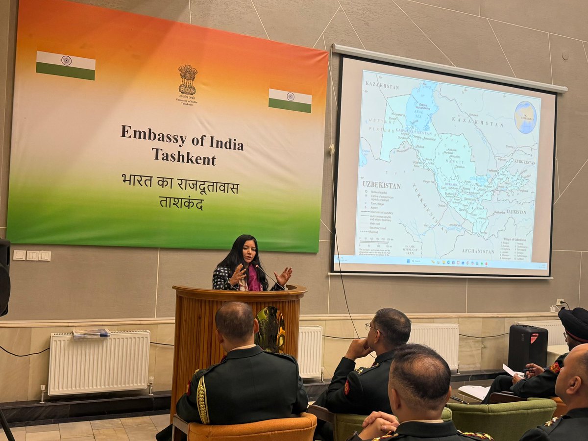 ia_awc's tweet image. HC Course Delegation from #AWC Mhow led by Lt Gen HS Sahi called on H.E. Smita Pant, Ambassador of India to Uzbekistan. Ambassador highlighted the growing strategic, defence &amp;amp; cultural ties between India &amp;amp; Uzbekistan #IndiaUzbekistan #DefenceCooperation
@adgpi
⁦@artrac_ia⁩