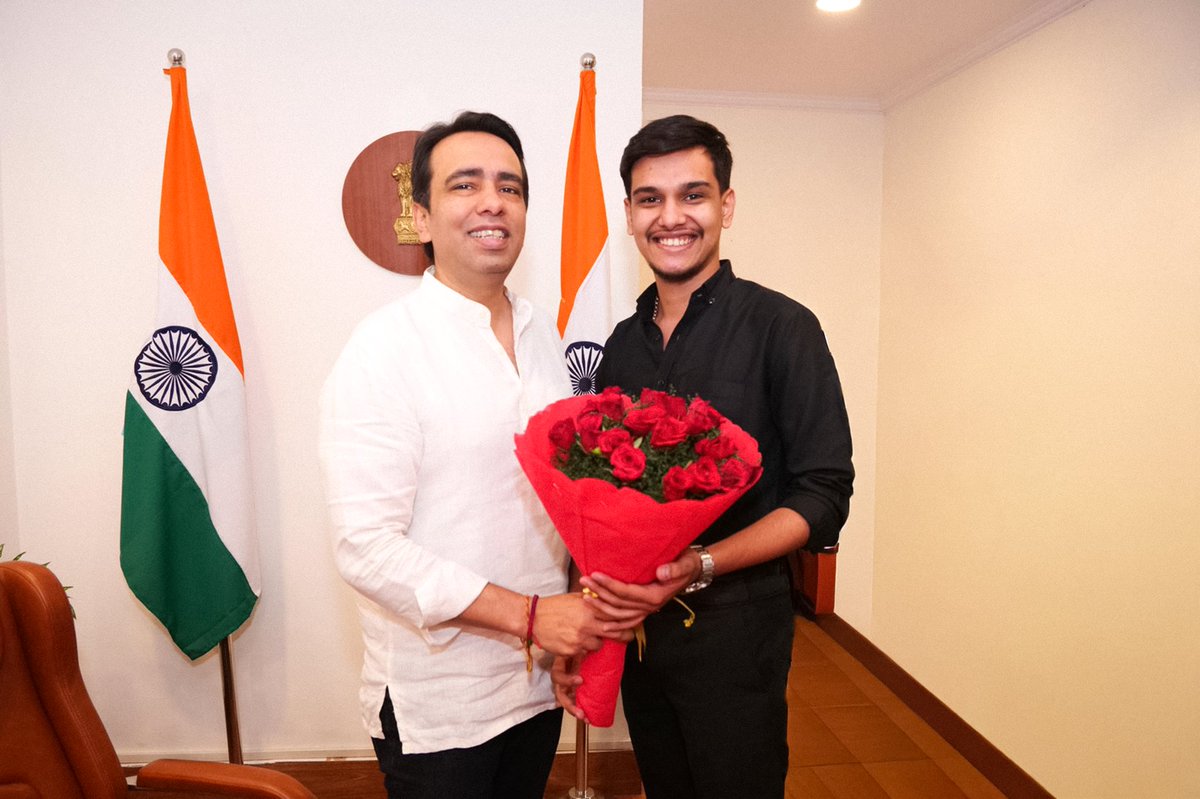 Hemant_rld's tweet photo. #NewProfilePic https://t.co/OUNnRMH2eN