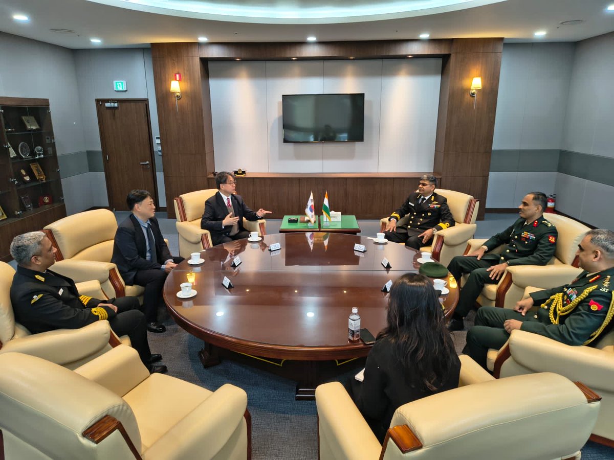 ia_awc's tweet image. Strengthening ties!🇮🇳🇰🇷Higher Command Course #AWC visits Korea National Defense University (KNDU) for strategic dialogue on defence strategy leadership &amp;amp; regional cooperation Fostering India-Korea defence partnership #IndiaKorea @adgpi @artrac_ia @NDU_EDU ⁦@SpokespersonMoD⁩
