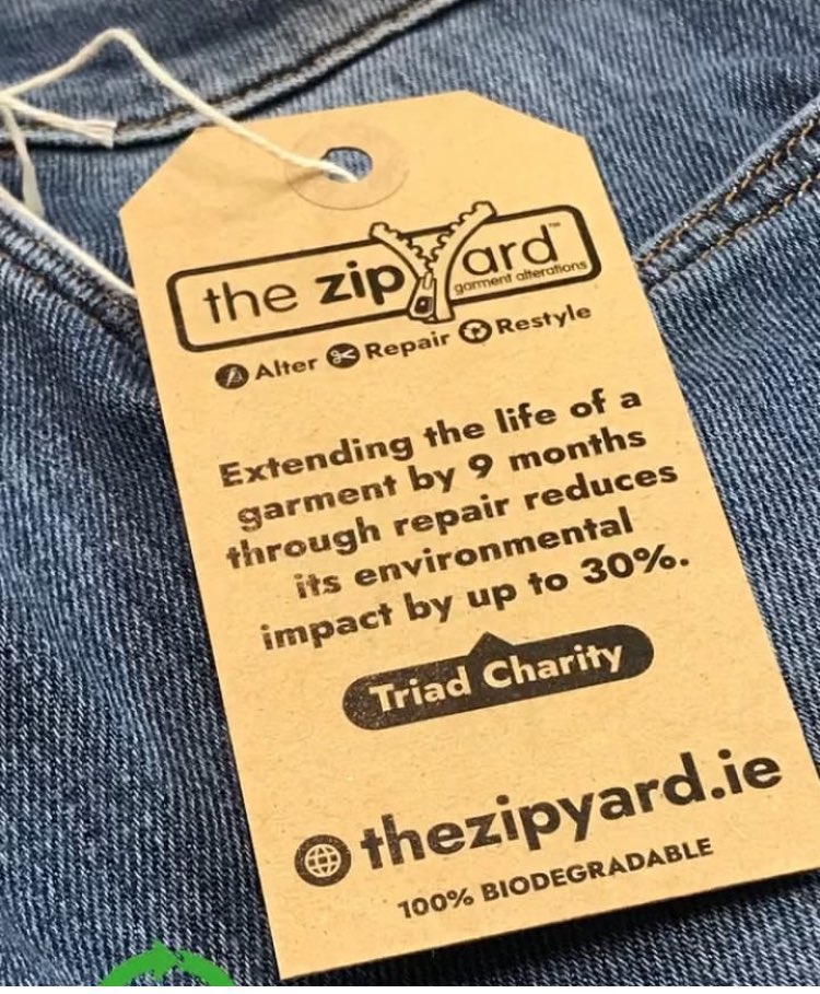 REPAIR! 🧵✂️ 90% of discarded clothing can be upcycled or repaired. Extending the life cycle of clothing by a further 9 months would reduce carbon, waste and water by around 20-30% each. 💚

#repair #upcycle #fashionrevolution #sustainablefashion #lookgreatfeelfantastic
