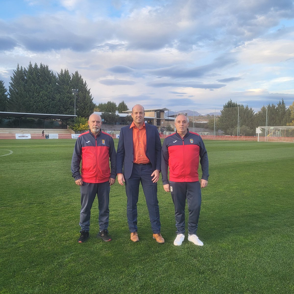 Convenio

El <a href="/cavianes/">CA VIANÉS</a> y Caja rural anuncian un acuerdo, por el que todos sus jugadores se verán beneficiados de ventajas que esta entidad aportará a nuestro club.
Muchas gracias.