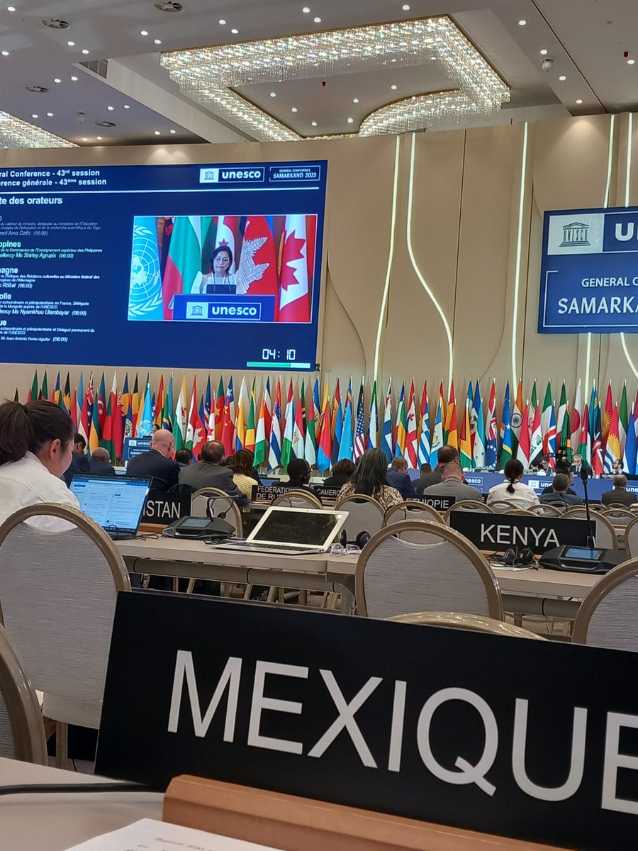 DelegamexUNESCO's tweet photo. En @UNESCO #43GC México🇲🇽 respalda la creación de una plataforma interactiva mundial para fortalecer el diálogo entre docentes. Una herramienta de colaboración y aprendizaje continuo que pondrá a los maestros en el centro de las políticas educativas.
 #Uzbekistán #UN80 #Educacion https://t.co/2SE722EDNK