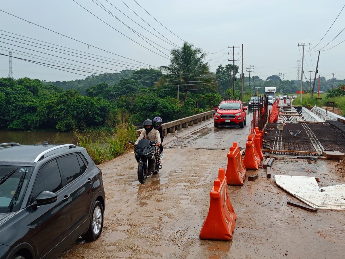 🚧 ¡Seguimos avanzando!

📍 Puente “Calzadas II”, carretera Coatzacoalcos – Salina Cruz, tramo Minatitlán – Canticas – Coatzacoalcos, km 15+800.

🏗️ Preparando colado de losa (lado izquierdo) y montaje de estructuras Warren (lado derecho).

🙏 Agradecemos su comprensión y