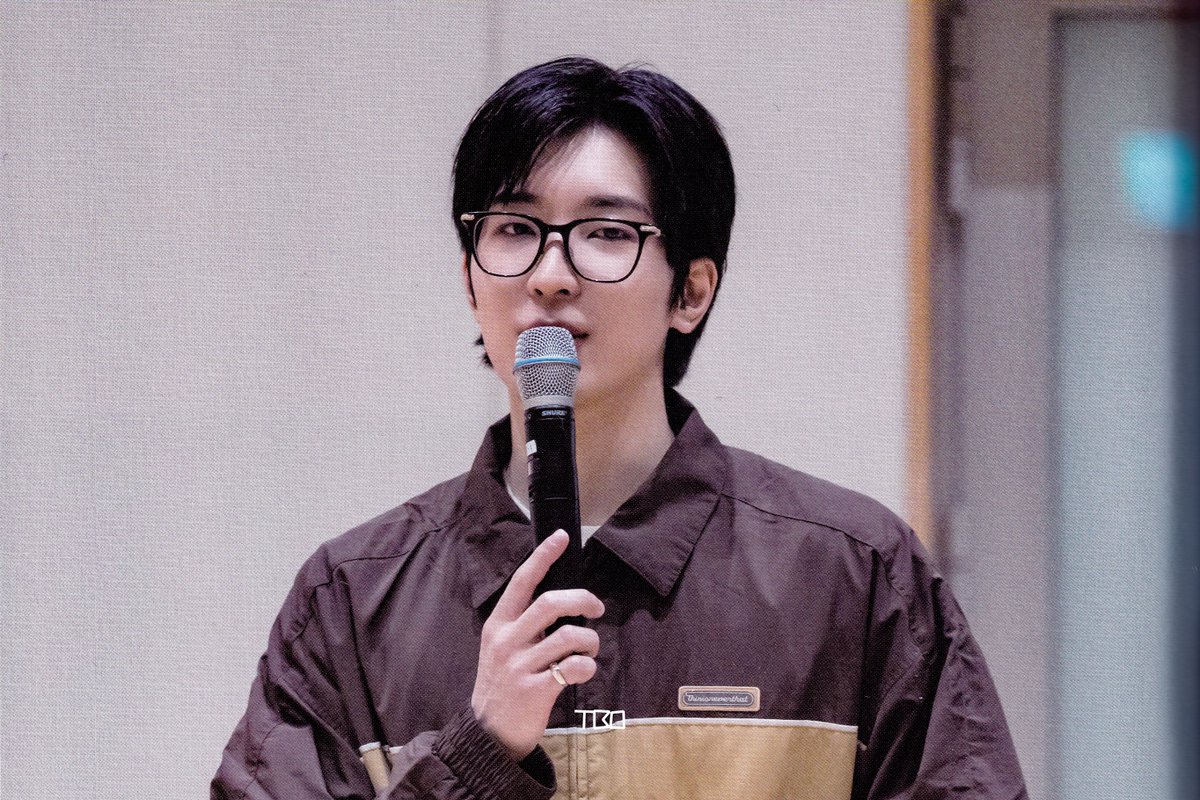 The_Bitter_One_'s tweet image. [SCAN] 2025 SVT 9TH FAN MEETING &amp;lt;SEVENTEEN IN CARAT LAND&amp;gt; MEMORY BOOK

2025 캐랜 메모리북
비하인드 포토북
BEHIND PHOTOBOOK

#원우 #WONWOO #ウォヌ