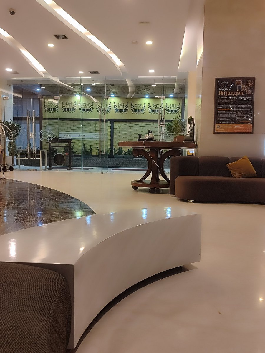 Kebangun + laper , nungguin gofood lama kali hadirnya 🥱