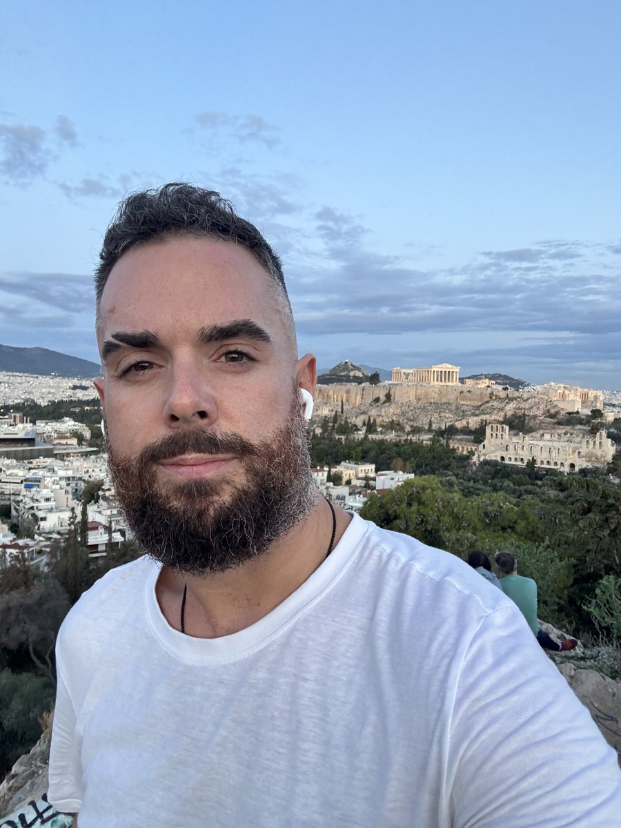 soyelrks's tweet image. 2 tardes para descubrir lo máximo de Atenas entre conferencia y conferencia.