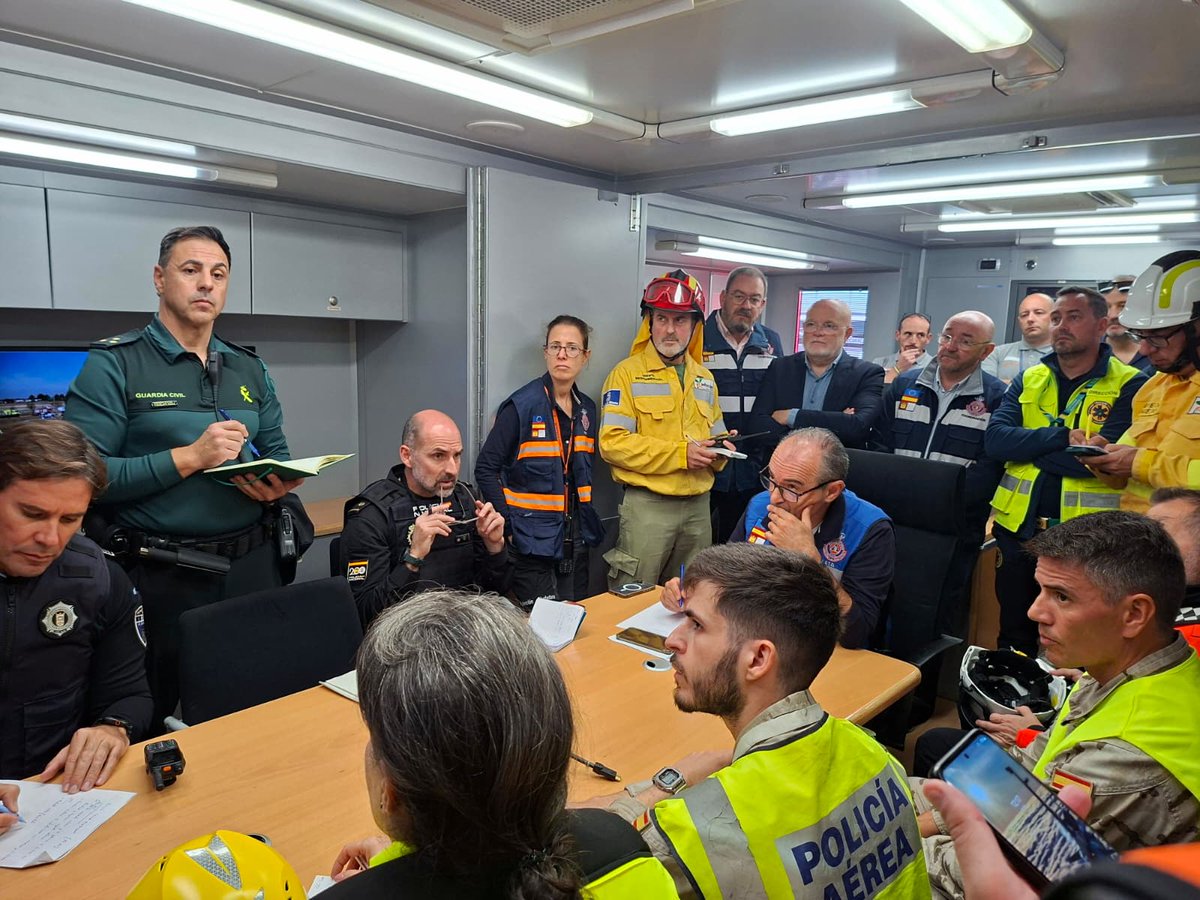 jaruiz45's tweet image. ✈️ Más de 200 efectivos, entre intervinientes y figurantes, han participado en el #simulacro de #activación del #PLATECAM en el aeropuerto de #Albacete, ante un accidente aéreo.

🚒 🚑 🚔 A través del #Gobierno de #CastillaLaMancha 

ℹ️ 
castillalamancha.es/node/410887