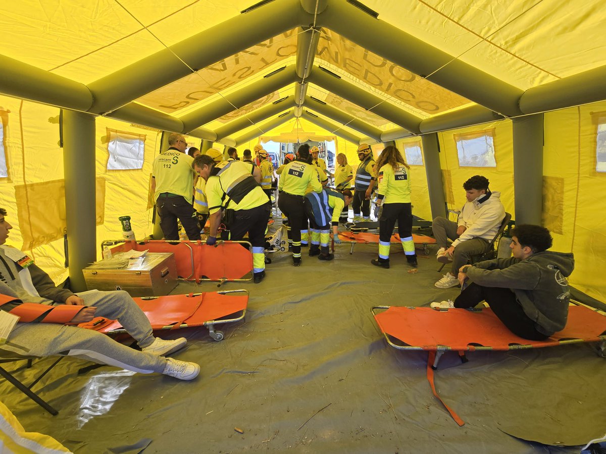 jaruiz45's tweet image. ✈️ Más de 200 efectivos, entre intervinientes y figurantes, han participado en el #simulacro de #activación del #PLATECAM en el aeropuerto de #Albacete, ante un accidente aéreo.

🚒 🚑 🚔 A través del #Gobierno de #CastillaLaMancha 

ℹ️ 
castillalamancha.es/node/410887