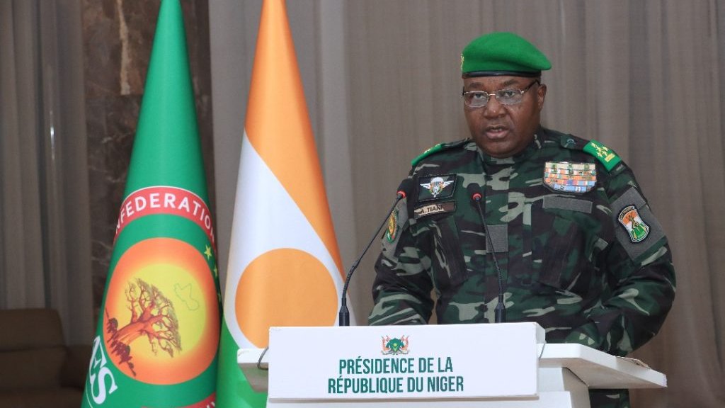 NigerAR's tweet image. Général d’Armée Abdourahamane Tiani, Président de la République, Chef de l’État.

«j’invite chaque Nigérien à se forger l’intime conviction que le Niger est notre bien commun. Il nous appartient à tous et non pas à une quelconque puissance étrangère ou à une quelconque…