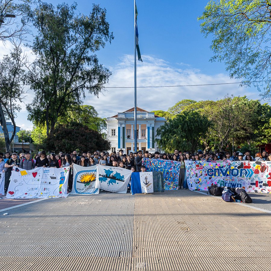 CascallaresPJ's tweet photo. Desde @MunicipioBrown estamos acompañando a las y los jóvens del Programa Envión y de las escuelas secundarias de nuestro distrito que participan del "Programa Jovenes y Memoria" en Ensenada.

#BrownConVos https://t.co/JRB7fXLRUy