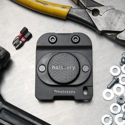 core77's tweet image. Most tools are made out of ferrous metals. Mechanical engineer and inventor Joshua Hartung exploited this truth to design the MagMaster, a better design for a tool holder. Tradespeople… core77.com/posts/139177/S… #ToolHolder #SmartDesign #MagMaster #MechanicalEngineering #ToolBelt