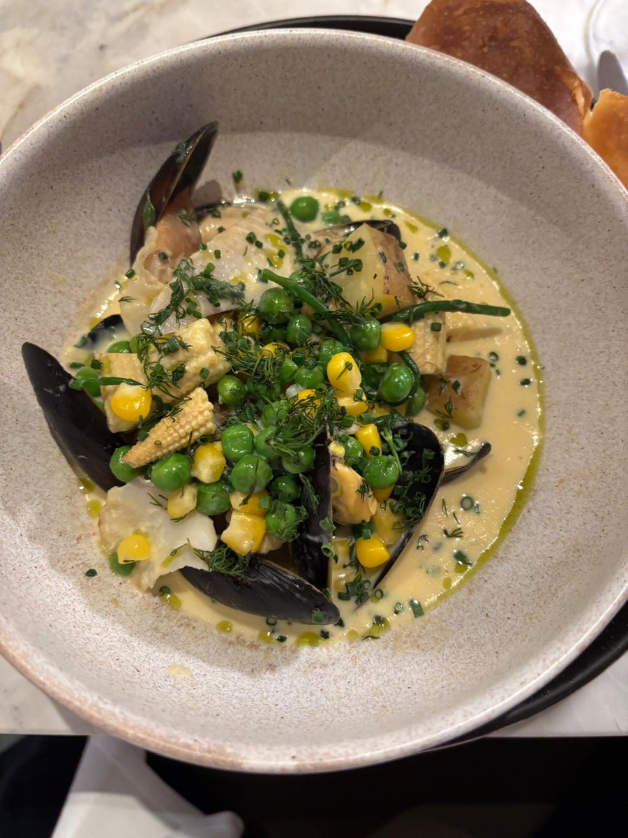 RosemaryShrager's tweet photo. Dinner with a friend at The Store hotel in Oxford.
The Smoked haddock & mussel chowder was delicious!
#TheStoreOxford #Treadwell #dinnerwithfriends #Seafoodchowder #cheflife https://t.co/brTzeyvIW1
