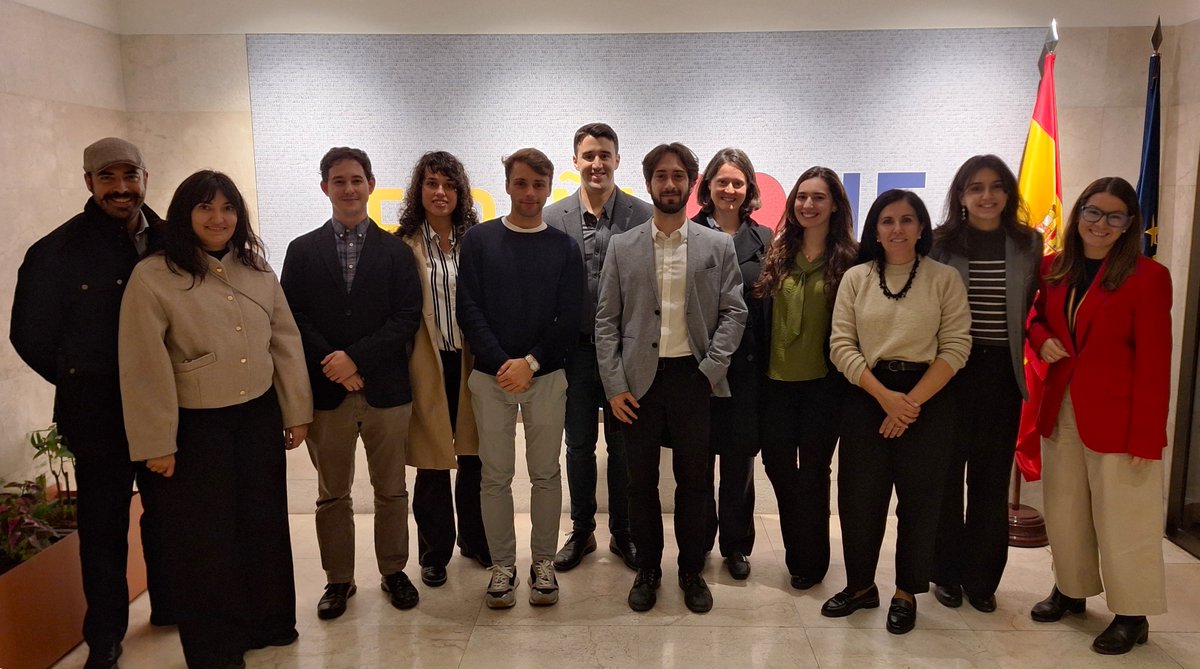 🇪🇺⚛️Los nuevos funcionarios del #CSN realizan una visita dentro de su formación al @EU_ScienceHub y a @EspanaEnLaUE para abordar temas clave sobre la investigación europea y aprender sobre las cooperación internacional en el ámbito de la #SeguridadNuclear.