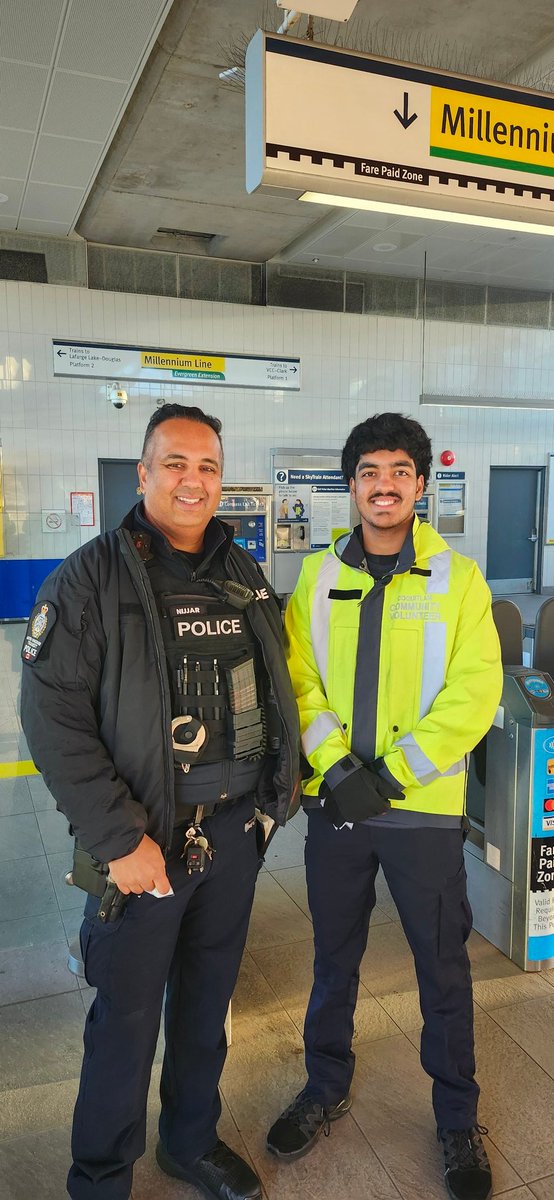 🌙 Time change alert! It gets dark earlier, so being seen is key. This morning, we joined the Coquitlam RCMP Volunteers at Buquitlam Station  to hand out reflectors and shared tips on night visibility to help keep our community safe.   #BeSeen <a href="/cityofcoquitlam/">City of Coquitlam</a> <a href="/cqrcmp/">Coquitlam RCMP</a>