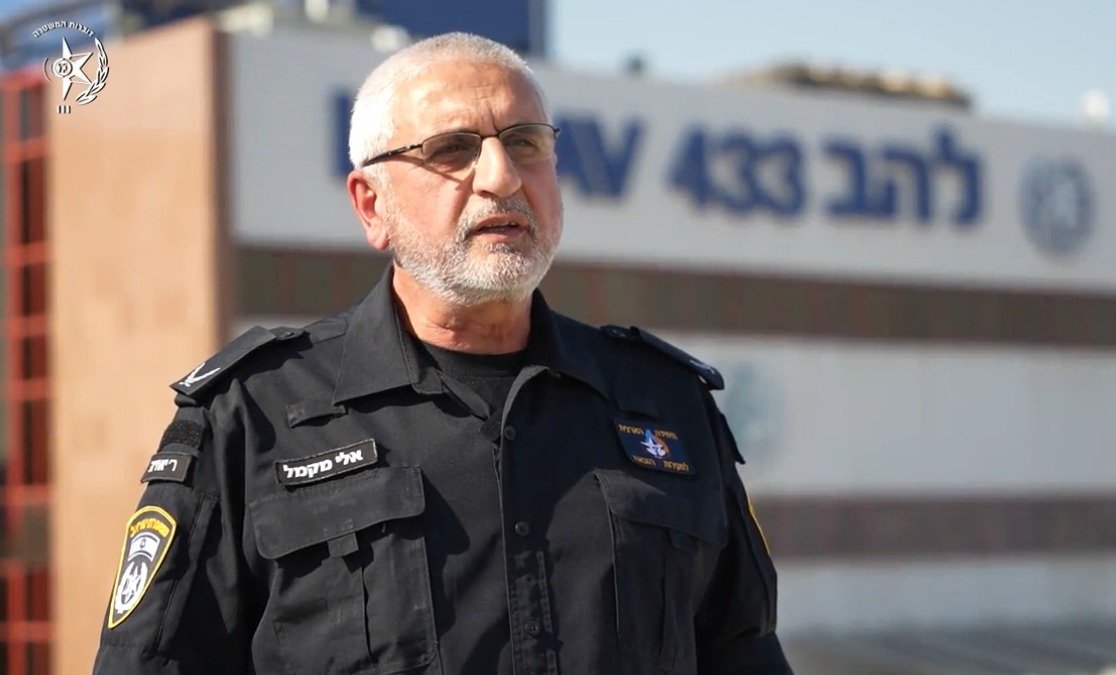 אלי מקמל, ראש היחידה הארצית לחקירות הונאה בגלצ: "הרבה פוליטקאים מהשלטון המקומי צפויים להיחקר - ולא מן הנמנע שגם שרים וח"כים יעידו"
<a href="/israelfisher/">Israel Fisher ישראל פישר</a> <a href="/yael_abadi/">Yael Abadi</a>