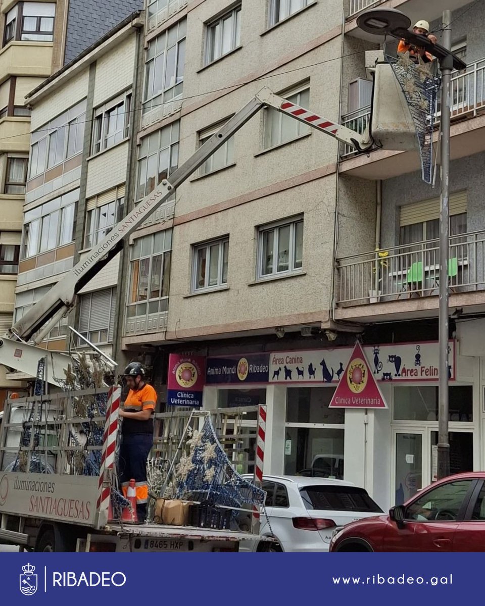 𝙍𝙞𝙗𝙖𝙙𝙚𝙤 𝙭𝙖 𝙨𝙚 𝙥𝙧𝙚𝙥𝙖𝙧𝙖 𝙥𝙖𝙧𝙖 𝙤 𝙉𝙖𝙙𝙖𝙡!

Comezou a instalación do alumeado ornamental ✨ O obxectivo é ter todo listo para o acendido coincidindo co XX Mercado de Nadal na Praza de Abastos.

🎄Nos próximos días presentarase a programación de actividades.