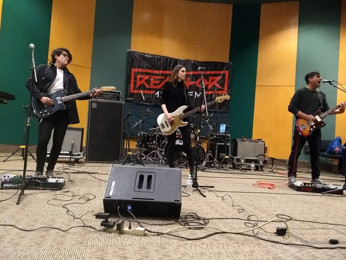 Recuerdo de las #sesioncitas  que viví gracias a <a href="/Reactor105/">Reactor 105.7 FM</a>  <a href="/Marialadelradio/">María Letona</a>  con <a href="/DAPUNTOBEAT/">D A P U N T O B E A T</a>   <a href="/sonidogayonegro/">Sonido Gallo Negro</a>  <a href="/CENTAVRVS/">CENTAVRVS</a> <a href="/sonidogayonegro/">Sonido Gallo Negro</a>  y <a href="/Abominablesofi1/">Abominablezoficial</a> . Otra sesión reciente fue la de <a href="/REYNOmx/">REYNO</a> 
<a href="/ElBleiky/">Bleiky (Alberto Blake)</a>