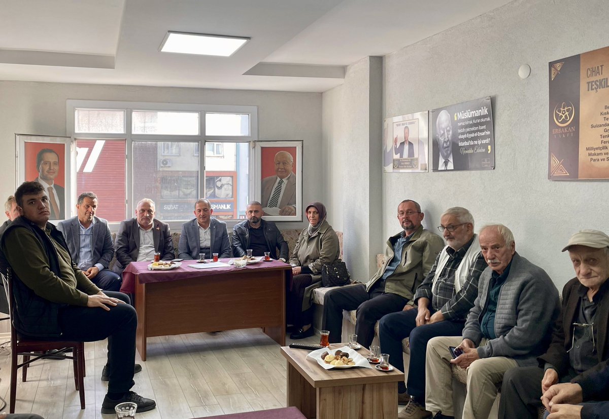 akpartiardesen's tweet photo. 📍Yeniden Refah Partisi Ardeşen Teşkilatına Ziyaret

AK Parti Ardeşen İlçe Başkanımız Zekeriya Bozkan, Başkan Vekilimiz Yusuf Öner, Başkan Yardımcımız Serkan Esirgemez, Kadın Kolları Başkanımız Havva Katipoğlu ve Tunca Belde Başkanımız İsmail Hakkı Kumbasar, https://t.co/FMKy96FLsl