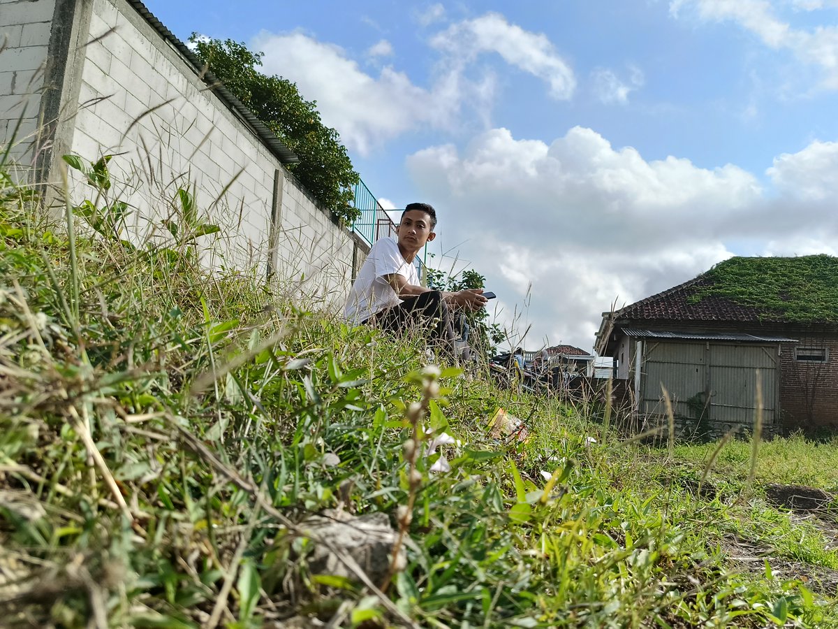 GretaAra's tweet image. Melihat langit sungguh hal yang menyenangkan. Apa yang kamu lakukan di sore hari?

#OPPOReno8T #ShotonOPPO #langit #pemandangan