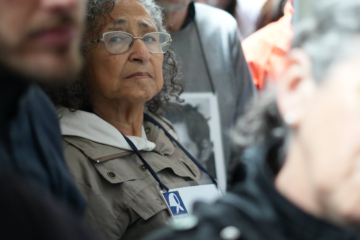 carentepp's tweet image. Un golpe a la justicia con memoria que es difícil de digerir. 

Después de décadas de lucha judicial, el Tribunal Oral Federal 1 de Rosario decidió absolver a los 17 imputados en la causa por la represión del Villazo. Por mayoría, decidió absolver, entre ellos, a los responsables…