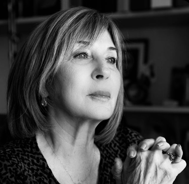 “Hiç bu kadar yargısız, eğitimsiz, terbiyesiz kalmamıştı Türkiye ..”

                                                           - Ayşe Kulin

..