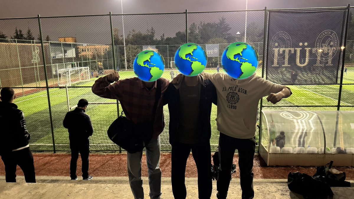 Allah bu günleri de görmeyi nasip etti (itü barça’da halı saha yapıcaz)

<a href="/ahmetemrecal/">Emre</a> <a href="/denizcosta96/">dnzcosta</a>