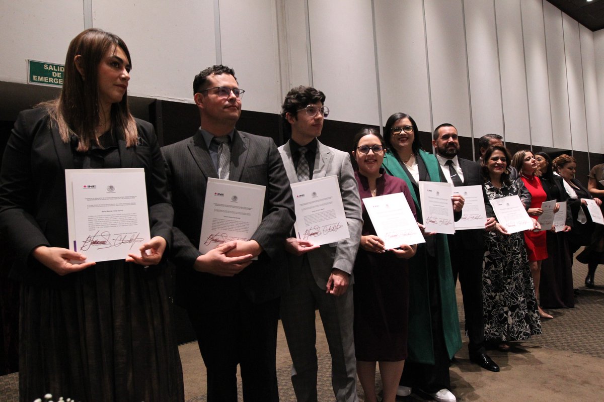 IEE_BC's tweet image. 📋 Este lunes, el #INE entregó constancias de designación a las nuevas consejerías de los #OPLE.

Por el #IEEBC recibieron:
🔹 Paola Ximena Beltrán Prado
🔹 María Concepción Castillo Rodríguez
🔹 Héctor Ricardo Haro Solorio