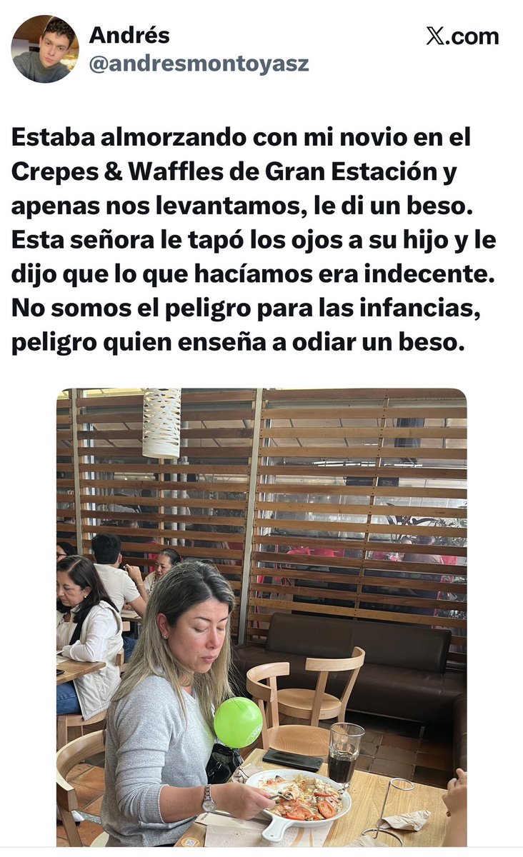 julipalacioc's tweet image. Es que miren lo que hace el tal Andrés Montoya. 

Escoge lugares públicos para incitar a la gente y luego posar de víctima. 

Es un patrón recurrente.
