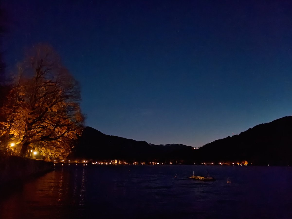 ChrisBrey1's tweet image. Der Abend fällt herunter #spaetherbst