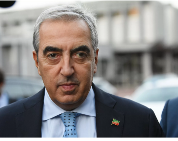 UGirovago77000's tweet photo. il senatore Gasparri ha chiesto quanto costa 
Report alla RAI.
Meno dei 2 milioni che l'amico Schifani ha buttato per un concerto di Capodanno girato a ferragosto regalato
 a Mediaset. https://t.co/SlV4yDJ51h