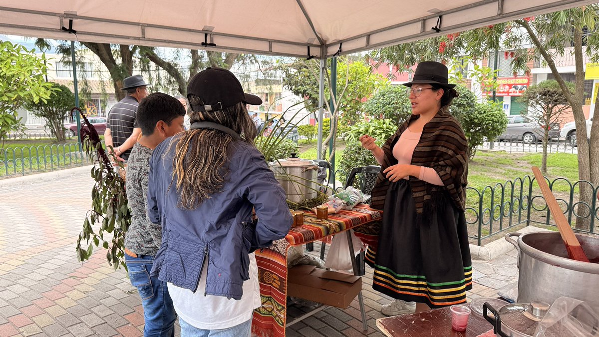 ⛰️#FeriadoEnQuito | Puéllaro celebra con sabor y tradición.

En este feriado los visitantes degustaron de la deliciosa colada morada y guaguas de pan, preparadas a base de camote, mora, chigualcán y con ese toque único de nuestras manos puellareñas.

#QuitoRenace