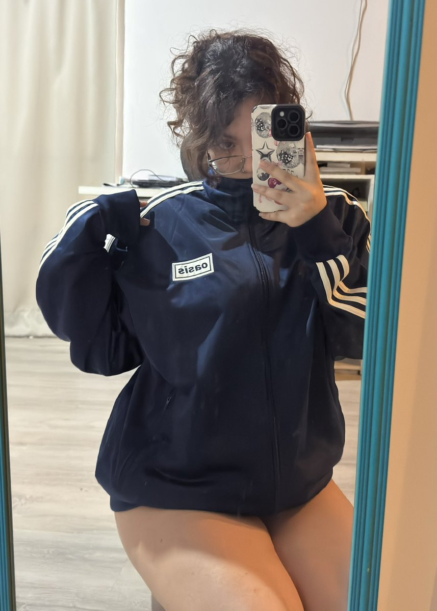 definitelylua's tweet image. you better get on your knees and pray
panic is on the way 🎸 rescatate gato