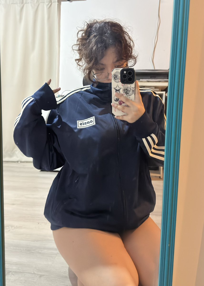 definitelylua's tweet image. you better get on your knees and pray
panic is on the way 🎸 rescatate gato