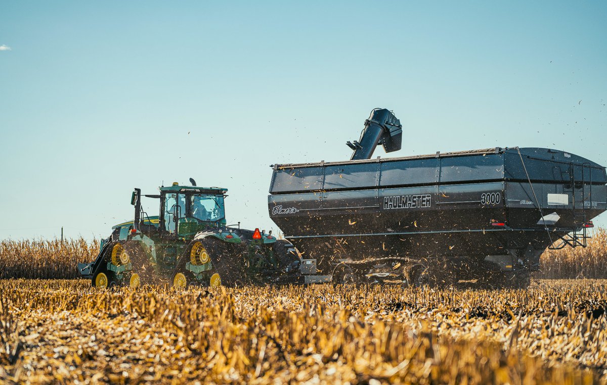 elmersmfg's tweet image. The HIVE Motherbin. Same carrying capacity of five semis in one grain cart. Endless efficiency.