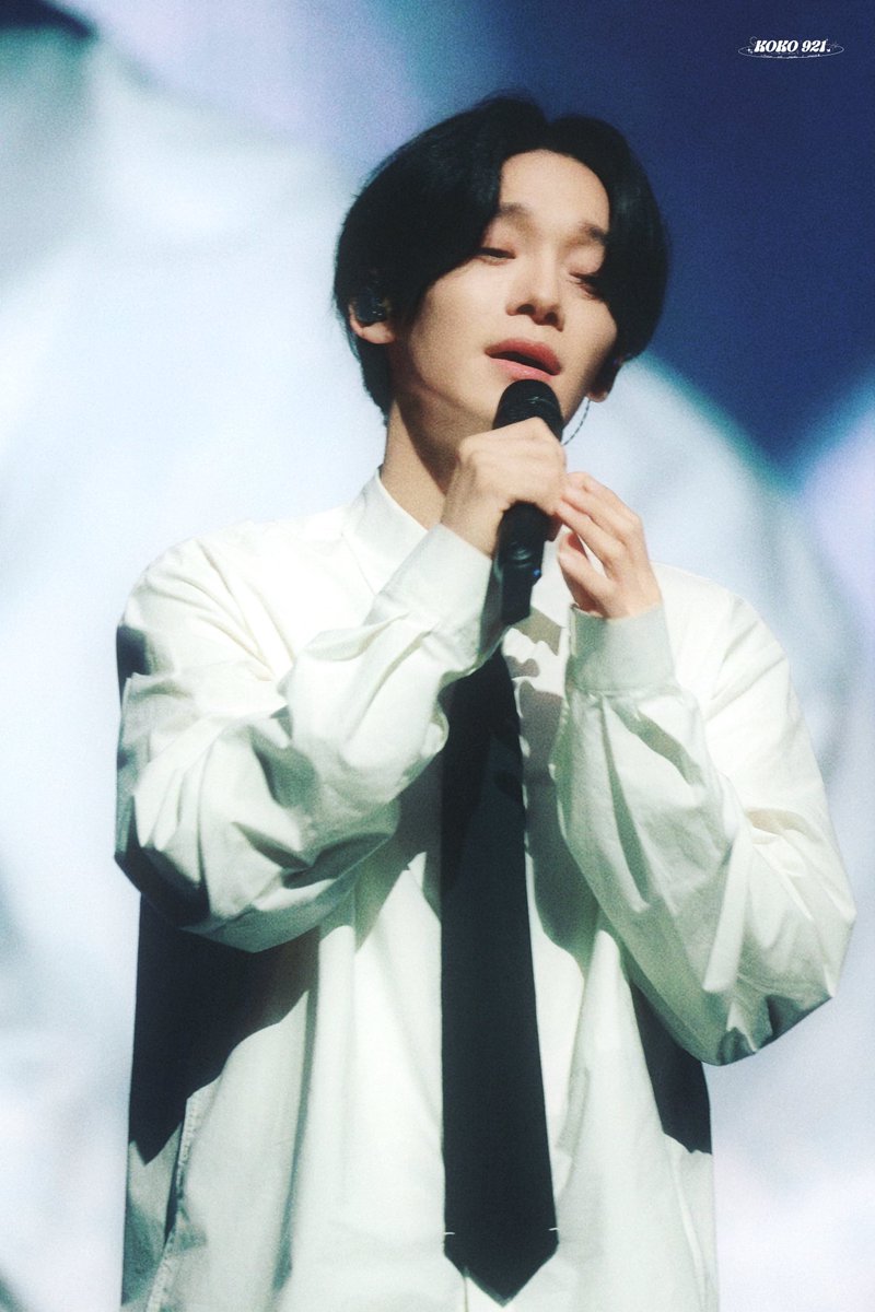 20251012 CHEN CONCERT &lt;Arcadia&gt;DAY 2

我走进了名为你的夜海
去打捞流逝于掌心的繁星

#CHEN #첸 #김종대 #Arcadia
<a href="/CHEN_INB100/">CHEN_official</a>