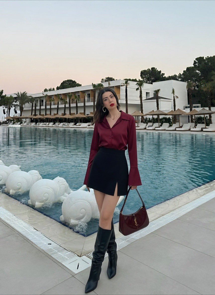 outfitryapp's tweet photo. Yapay zekayla prompt a gerek kalmadan tek uygulama OUTFİTRY ile yaptığım kombinler şaka mı ? 😋 https://t.co/U2dq52PJyC