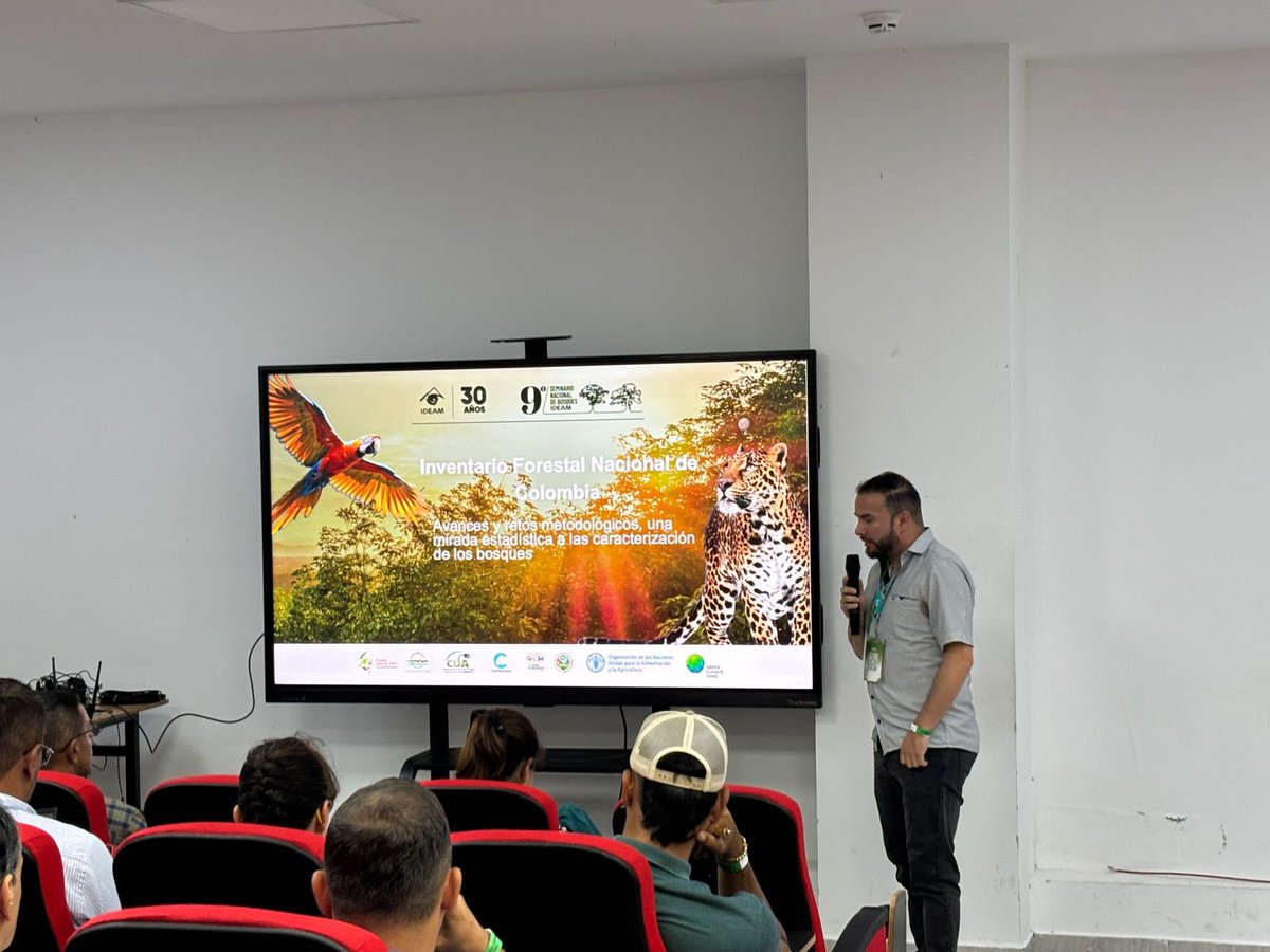 FAO_Colombia's tweet image. 🌿 #AEstaHora acompañamos al @IDEAMColombia en la presentación de los resultados sobre estructura y biodiversidad del Inventario Forestal Nacional 🌳

Con el apoyo de iniciativas de @FAO🇨🇴 y programas globales como @unredd, #AIM4Forests y #CBIT.

#MejorMedioambiente