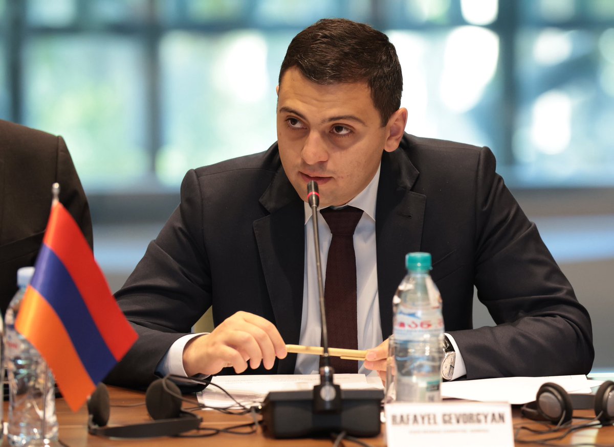 srcarmenia's tweet photo. The SRC delegation participated in a workshop held with the support of the @ADB_HQ involving representatives of the #customs and #border agencies of 🇦🇲and🇬🇪: discussing the #modernization and joint operation of Armenian-Georgian border crossing points. https://t.co/ipAaW212mE